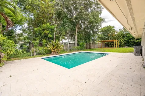 5613 Pierce Street Hollywood FL 33021