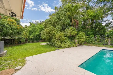 5613 Pierce Street Hollywood FL 33021