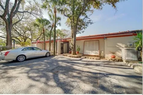15182 E Loch Isle Drive E Miami Lakes FL 33014