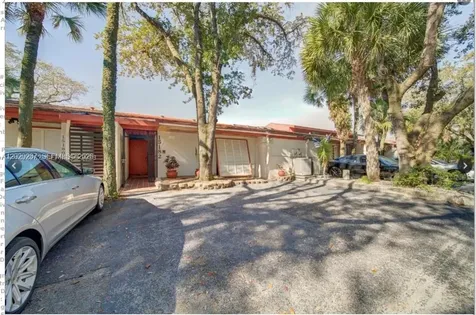 15182 E Loch Isle Drive E Miami Lakes FL 33014