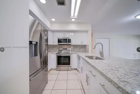 15182 E Loch Isle Drive E Miami Lakes FL 33014