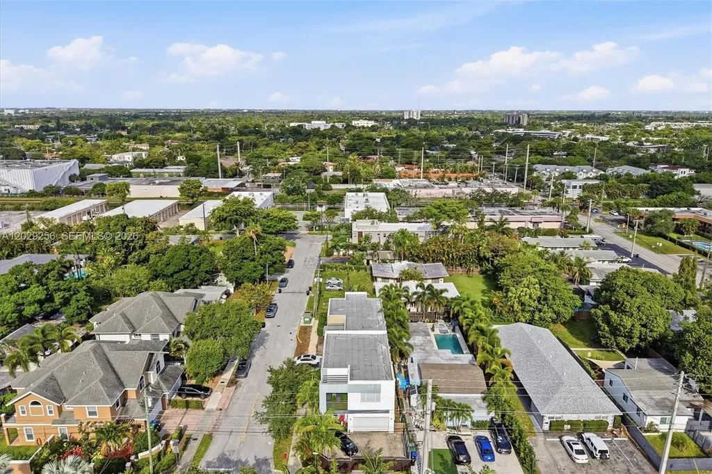 1417 NE 17th Street Fort Lauderdale FL 33305
