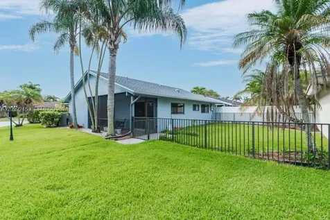 971 NW 89th Avenue Plantation FL 33324
