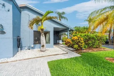 971 NW 89th Avenue Plantation FL 33324