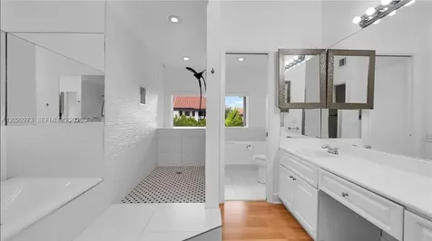 2000 S Bayshore Drive Miami FL 33133