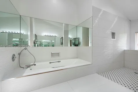 2000 S Bayshore Drive Miami FL 33133