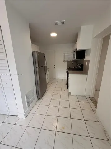 2420 NW 31st Street Miami FL 33142