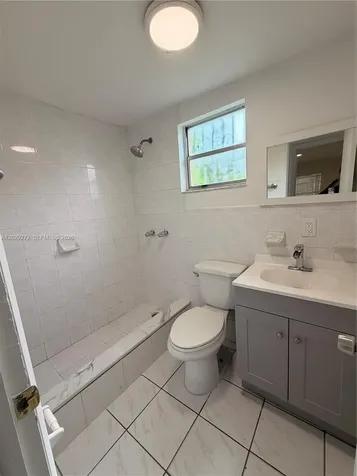2420 NW 31st Street Miami FL 33142