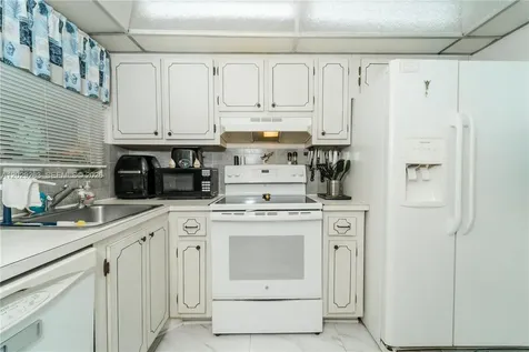 2811 N Pine Island Road Sunrise FL 33322