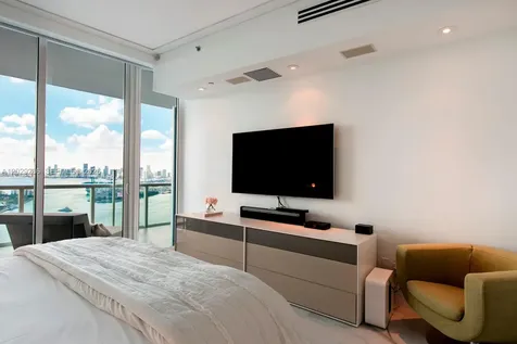 100 S Pointe Drive Miami Beach FL 33139