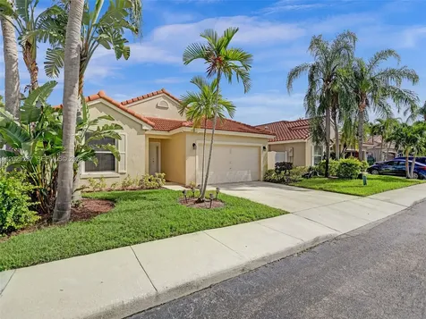 16541 NW 5th Street Pembroke Pines FL 33028