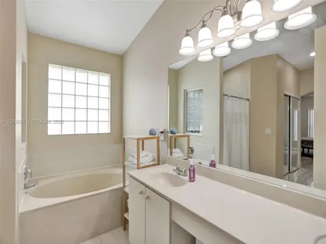 16541 NW 5th Street Pembroke Pines FL 33028