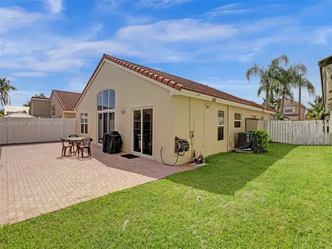 16541 NW 5th Street Pembroke Pines FL 33028