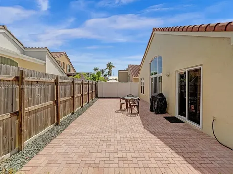 16541 NW 5th Street Pembroke Pines FL 33028