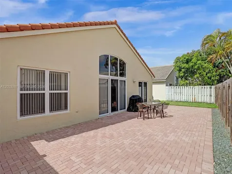16541 NW 5th Street Pembroke Pines FL 33028