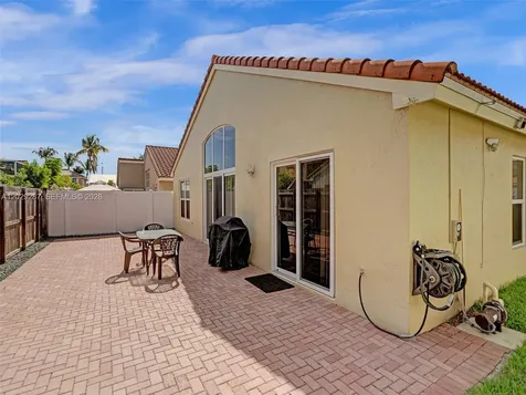 16541 NW 5th Street Pembroke Pines FL 33028