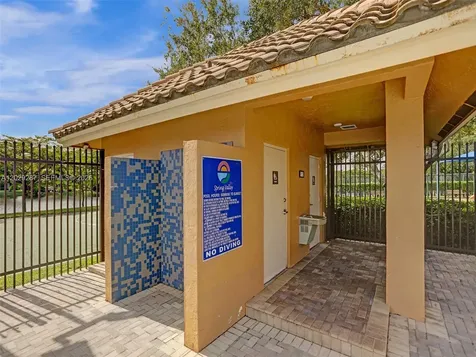 16541 NW 5th Street Pembroke Pines FL 33028