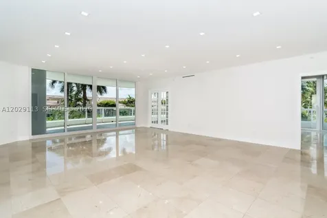 21050 NE 38th Avenue Aventura FL 33180