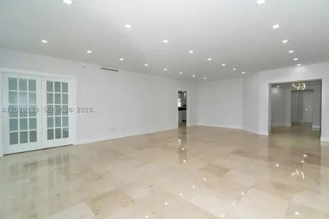21050 NE 38th Avenue Aventura FL 33180