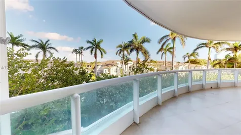 21050 NE 38th Avenue Aventura FL 33180