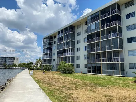2920 Point East Drive Aventura FL 33160