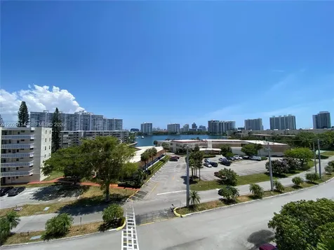 2920 Point East Drive Aventura FL 33160