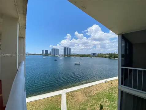 2920 Point East Drive Aventura FL 33160