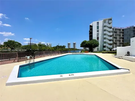 3475 N Country Club Drive Aventura FL 33180