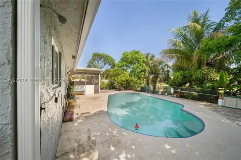 7715 SW 9th Street North Lauderdale FL 33068