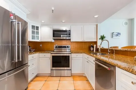 2625 Collins Avenue Miami Beach FL 33140