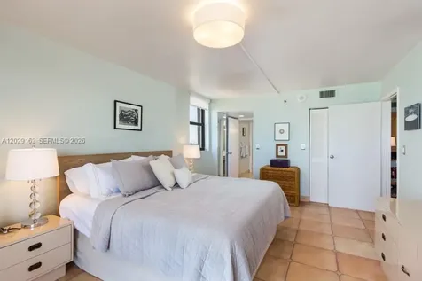 2625 Collins Avenue Miami Beach FL 33140