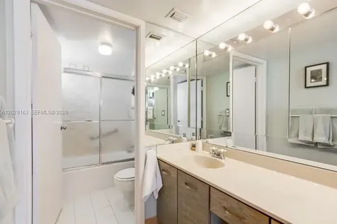 2625 Collins Avenue Miami Beach FL 33140