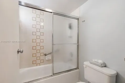 2625 Collins Avenue Miami Beach FL 33140