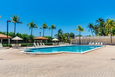 2625 Collins Avenue Miami Beach FL 33140