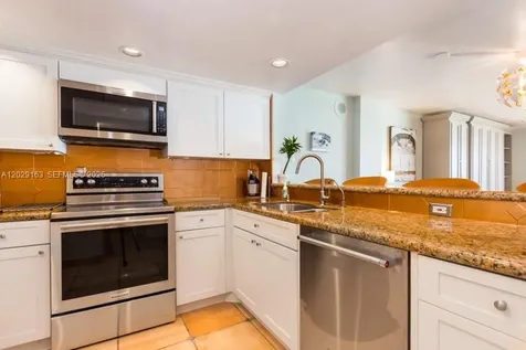 2625 Collins Avenue Miami Beach FL 33140