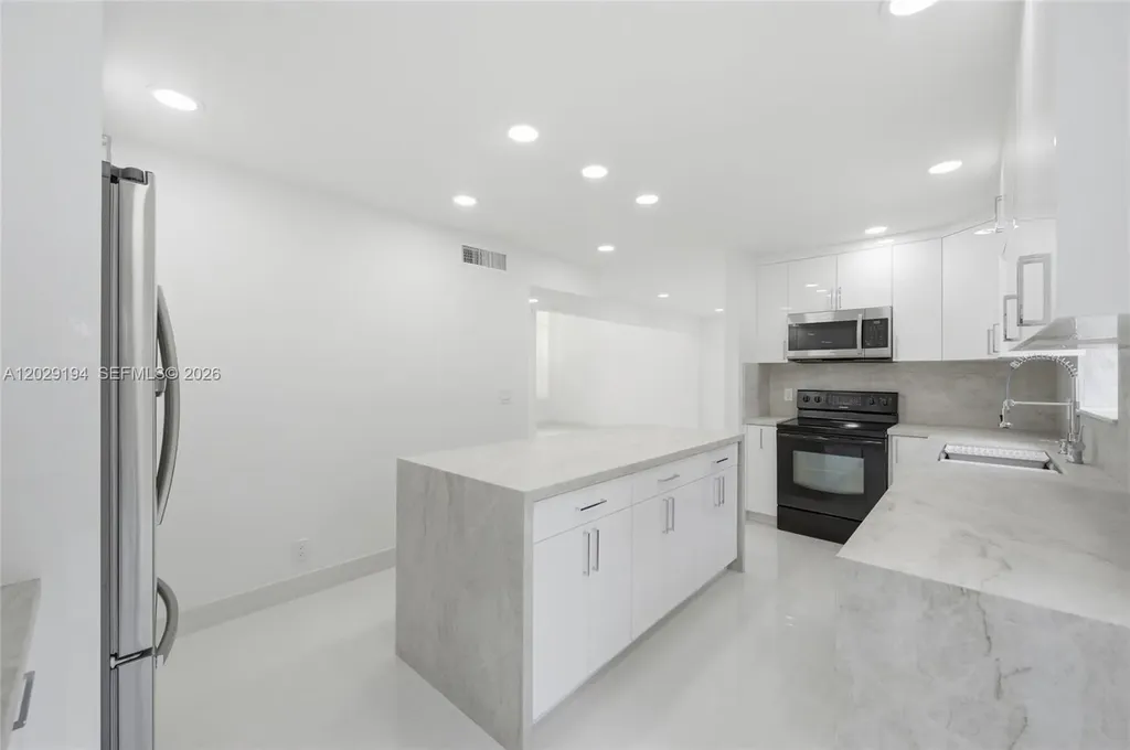 22384 Thousand Pines Lane Boca Raton FL 33428