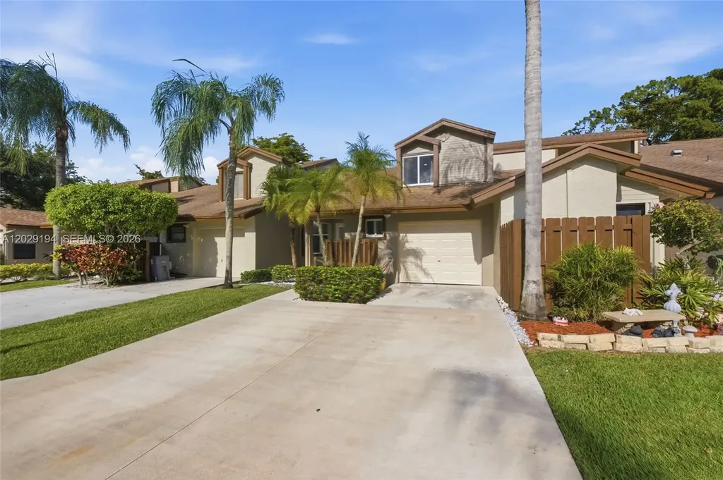 22384 Thousand Pines Lane Boca Raton FL 33428