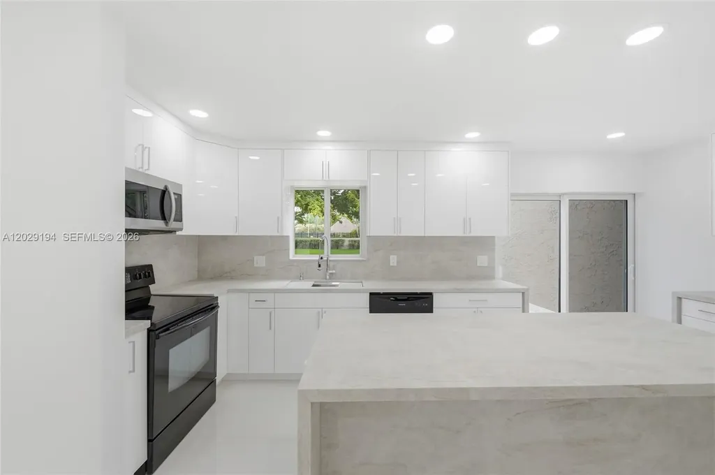 22384 Thousand Pines Lane Boca Raton FL 33428