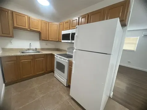 4590 SW 67th Avenue Miami FL 33155