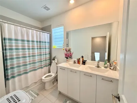 2462 NW 131st Circle Miami FL 33167