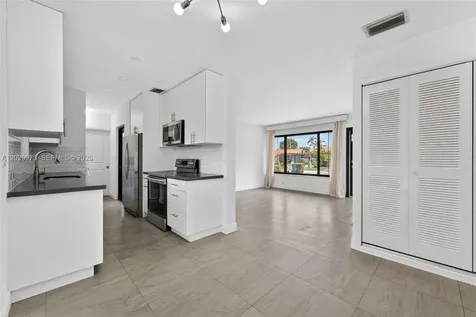 680 W 50th Place Hialeah FL 33012