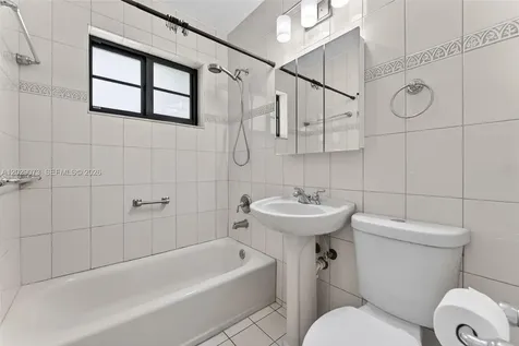 680 W 50th Place Hialeah FL 33012