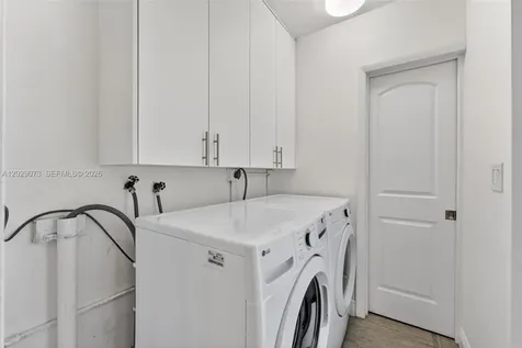680 W 50th Place Hialeah FL 33012