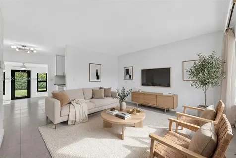 680 W 50th Place Hialeah FL 33012