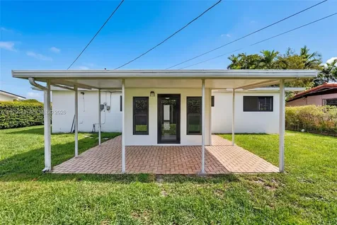 680 W 50th Place Hialeah FL 33012