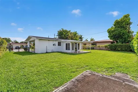 680 W 50th Place Hialeah FL 33012