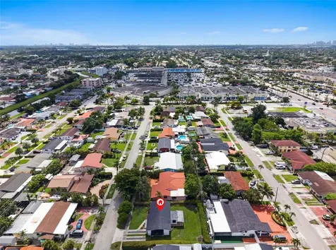 680 W 50th Place Hialeah FL 33012