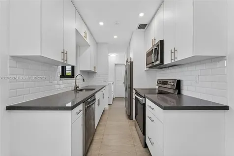 680 W 50th Place Hialeah FL 33012