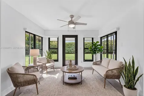 680 W 50th Place Hialeah FL 33012