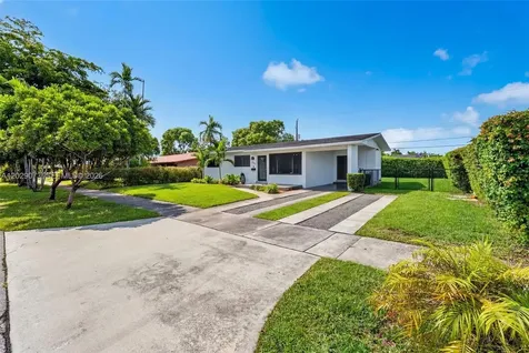 680 W 50th Place Hialeah FL 33012